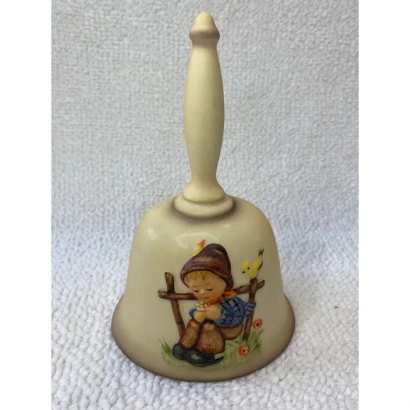 Goebel Fifth Edition Annual Bell Hum 704 1982 Handcrafted‎ W Germany Collectible