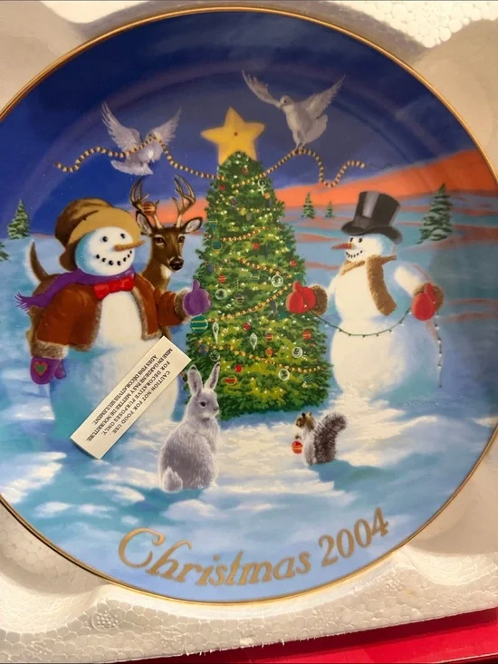 Avon 2004 Holiday Collector Plate - with 22K Gold Rim