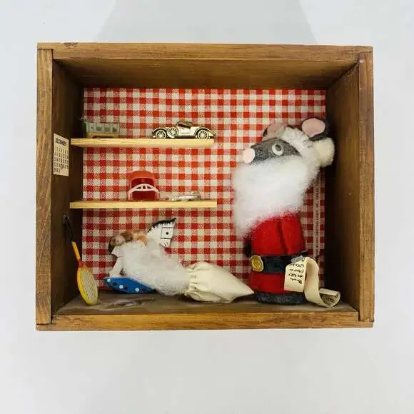Vintage 1970s Christmas Felt Santa Mouse Diorama Shadow Box Folk Art Red Gingham