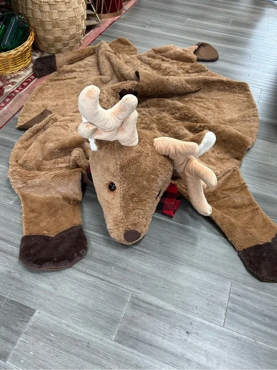 Deer Christmas tree skirt