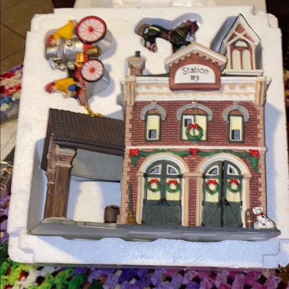 BX51 2002 Collectible Porcelain Santa’s Workplace Station #9 Festive