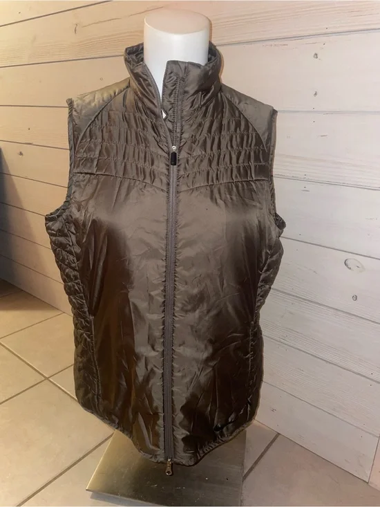Nike Women's Quilted Lightweight Vest - Brown- size large