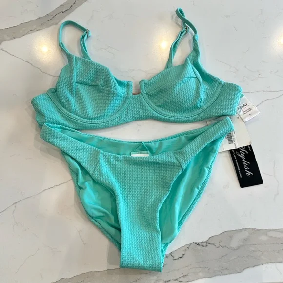 New bikini‎