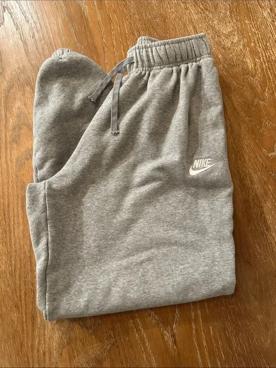 Nike Women’s Gray Fleece Baggy Sweatpants