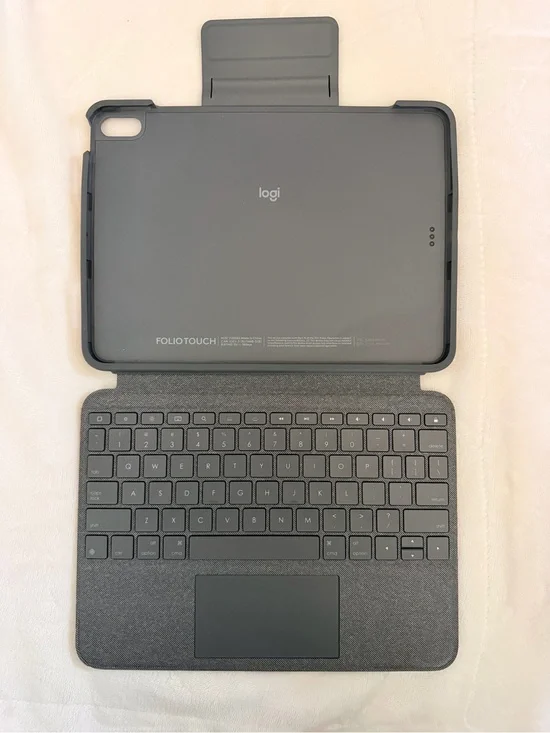 LIKE NEW Folio Touch Keyboard Case for Apple IPad Air (5th generation)  - Gray