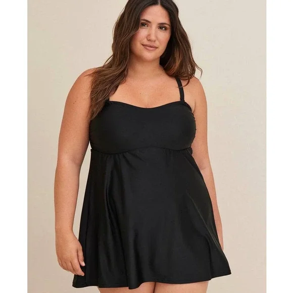New Torrid 1 (1X 14/16) Black Wireless Mid Length Swim Dress‎ w/Built in Briefs