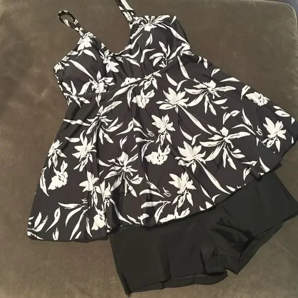 Women’s 2 Piece Swimsuit Black and White Floral Design Tankini Size 12 NEW