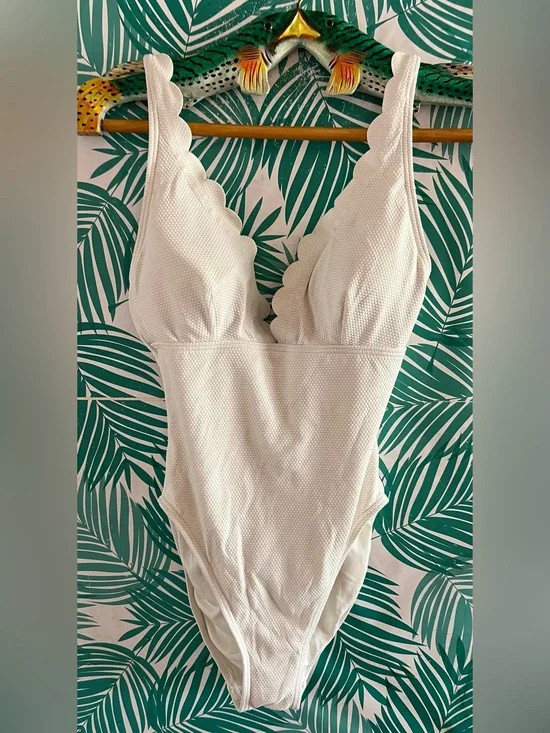 Kate Spade Marina Piccola White textured  Scalloped One-Piece Swimsuit
