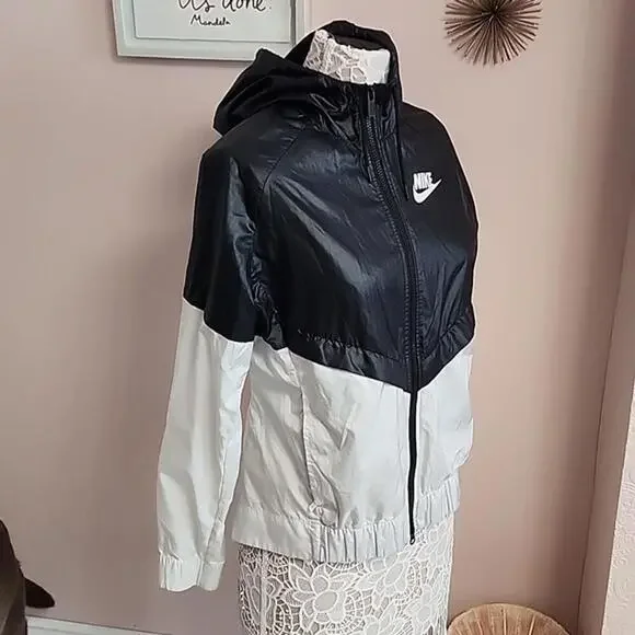 Vintage Woman's Nike Red Tag Black/ White Full Zip Windbreaker Hoodie M