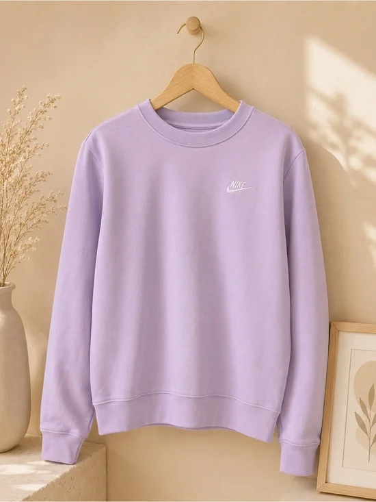 Nike Women's Crewneck Sweatshirt in Lavender-like new and the color is amazing 😍