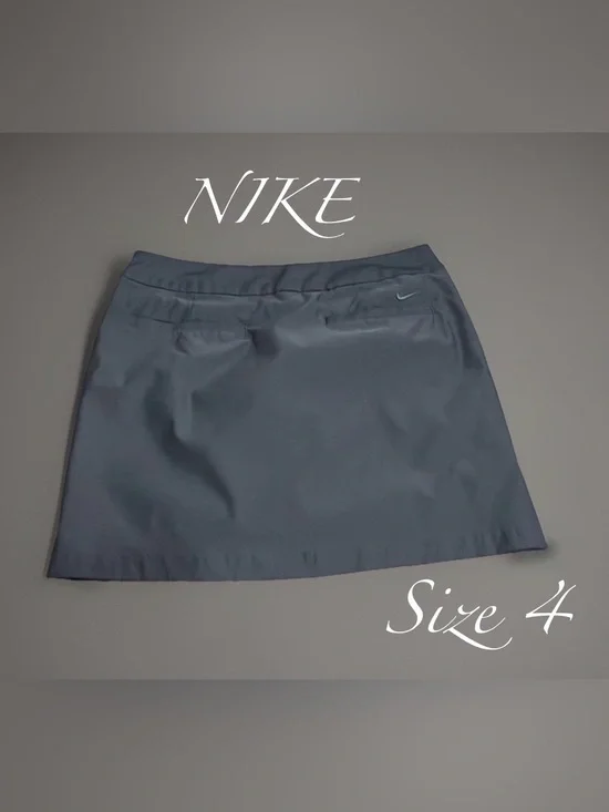 Nike Skirt/Skort in Dark Grey Size 4  Like “New”  In  Great Condition