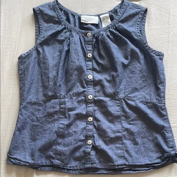 Women's Sleeveless Button-Down Chambray Top - Blue