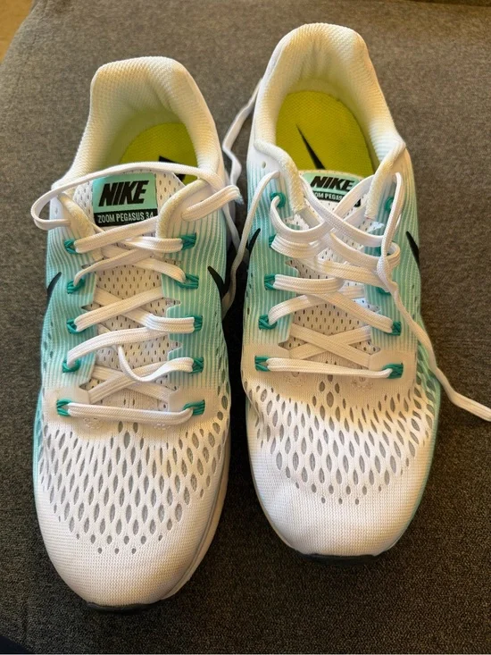 Women’s Nike Zoom Pegasus 34 size 10.5