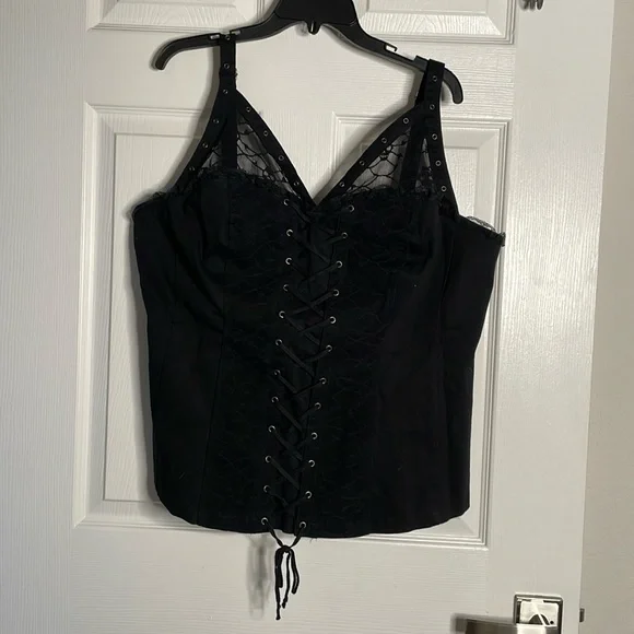 Tripp NYC Vintage Y2K lace embossed corset tank top