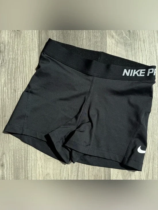 EUC Nike Pro Black Women's Athletic Compression Shorts, 2.5” inseam