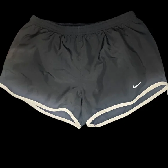 Nike Women's Black Athletic Shorts With Lining Size Medium