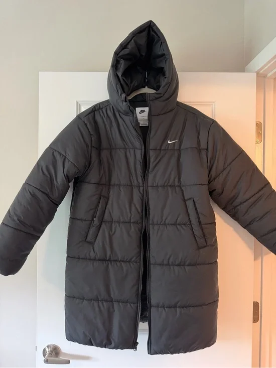 Nike Women's Sportswear Classic Therma-FIT Loose Hooded Parka