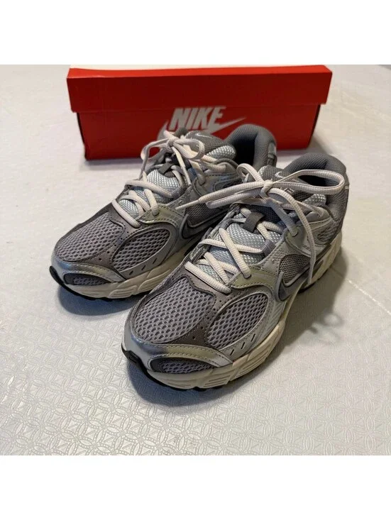 Nike V5 RNR Sneaker 8 Women's 6.5 Men's