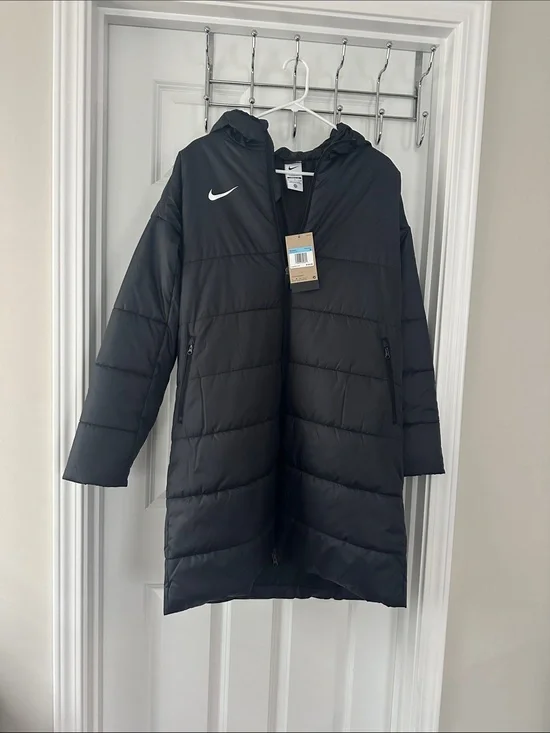 NWT Nike therma fit long Black Hooded Puffer Parka