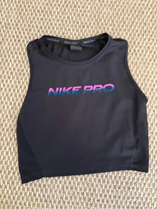 Nike Pro Black Cropped Tank with Pink-to-Blue Gradient Logo