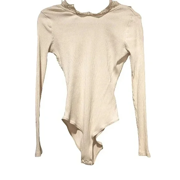 SHEIN white lowback bodysuit w/ lace ruffle along full neckline Size Medium
