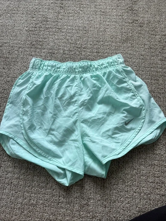 Nike Women’s Tempo Light Mint Athletic Shorts