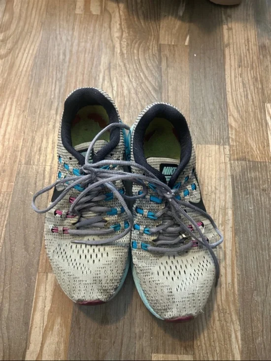 Nike Light Gray Knit Sneakers with Teal & Pink Accents