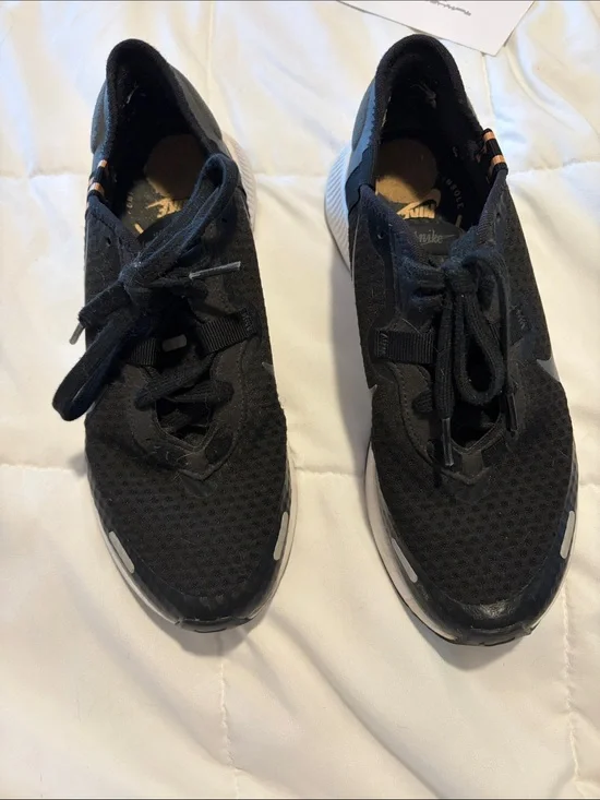 NIKE Black Athletic Sneakers with Subtle Logo