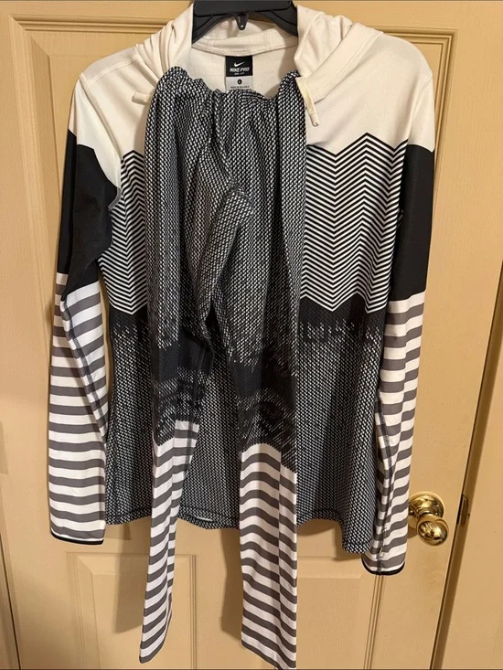 Nike Pro Women’s Black & White Patterned Dri-Fit NWOT