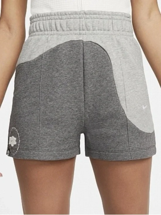 🩶✨ Nike Women’s Color Clash Gray Two-Tone Fleece Shorts ✨🩶