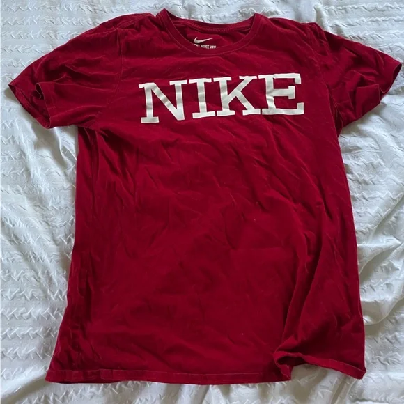Nike Athletic Tee L red and white