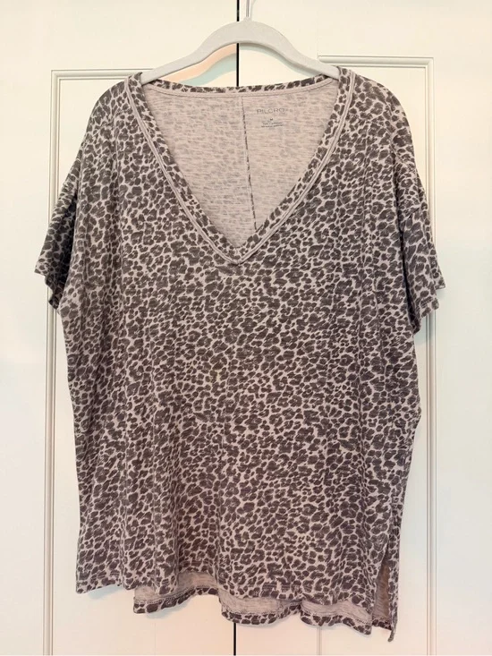 Anthropologie Pilcro Women's V-Neck Leopard Print Tee