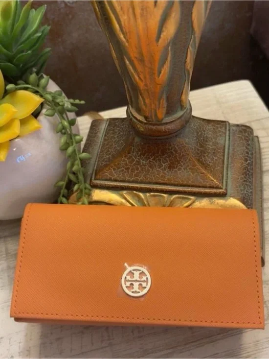NWOT ~ Tory Burch Orange Leather  Sunglass Case with Logo Medallion