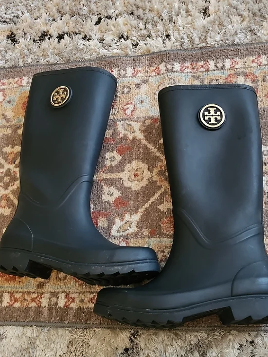 TORY BURCH Beautiful Black Rain Boots w/Gold Medallion Size 8 NICE!!