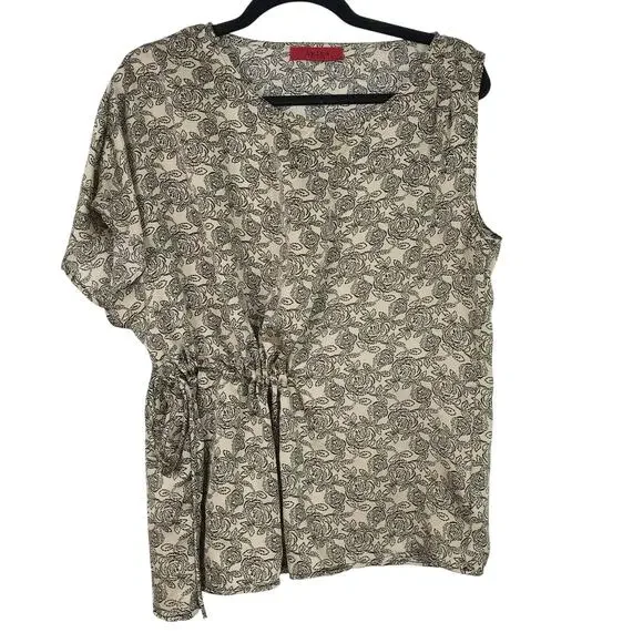 AKIRA Medium M Printed Asymmetrical Cinch Blouse Top Cream Black Floral Print