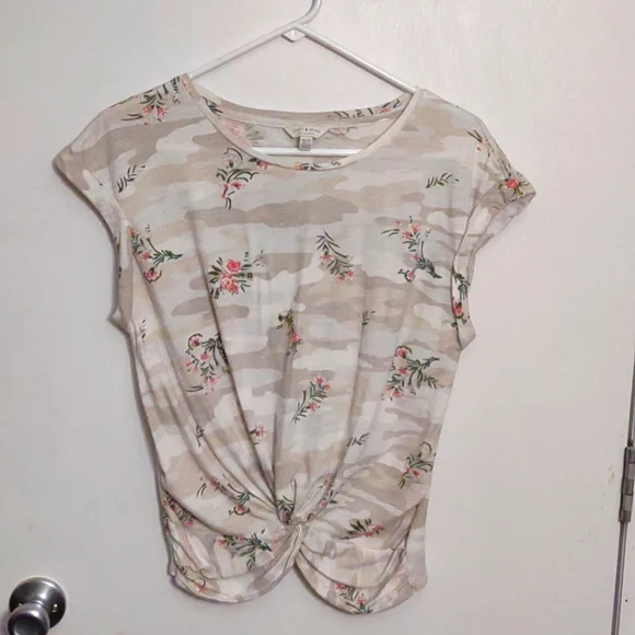 XS Lucky Brand T-shirt