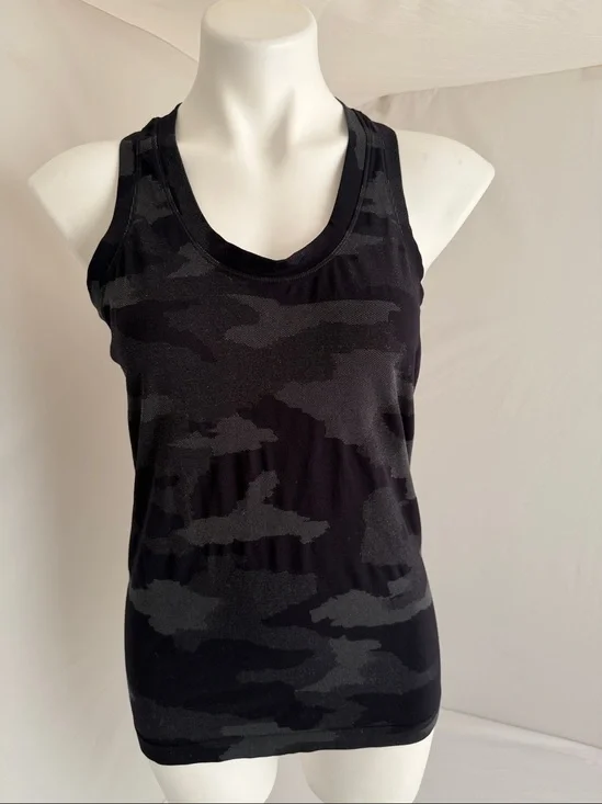 Athleta Momentum Seamless Racerback Tank Top black charcoal gray camouflage M
