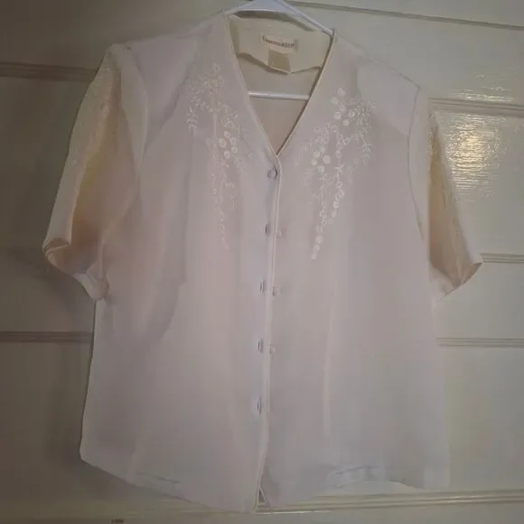Elegant White Floral Women's Blouse (Can374)