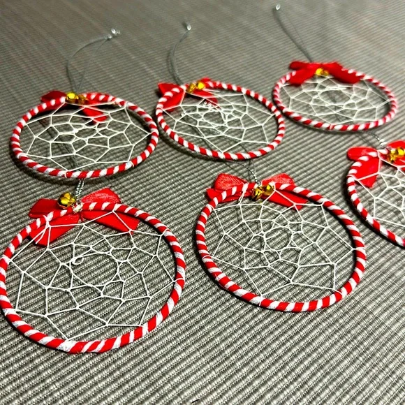 Dreamcatcher Red & White striped with red ribbon set of 6 ornaments