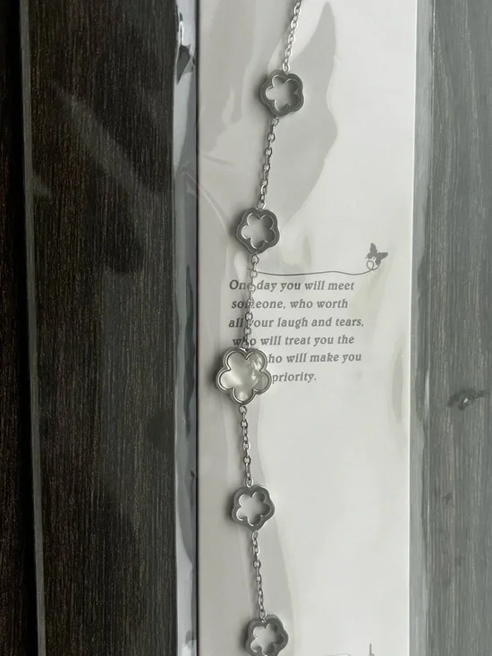 Silver Flower Link Bracelet - Elegant Women's Jewelry