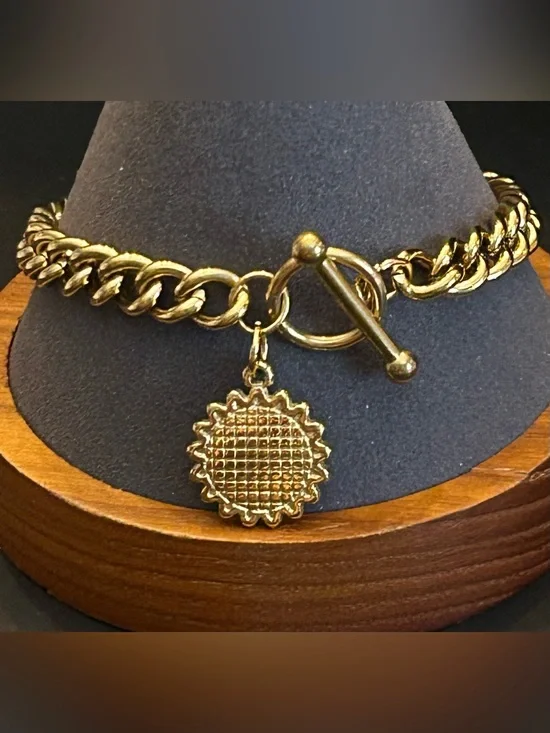 Gold Chain Toggle Bracelet with Sunburst Pendant 9” Inches in Length NWOT