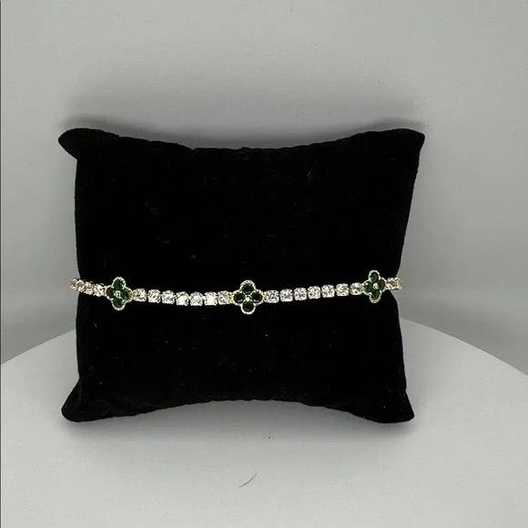 192. 18k Gold Plated Emerald Green Clover and Crystal Bracelet 6 1/2” - 7 1/2”