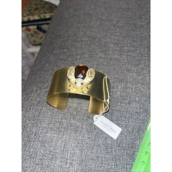 Good Cuff Bracket With Citrine Gemstone Bumble Bee