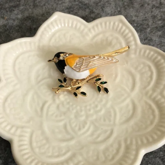 Women’s Cubic Zircon Yellow Bird Brooch Pin Suit Corsages Shawl Clip Scarf Pins
