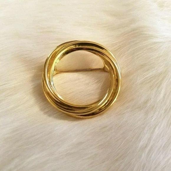 Vintage Crown Trifari Wreath Brooch Infinity Circle Signed Old Money Estate 1372