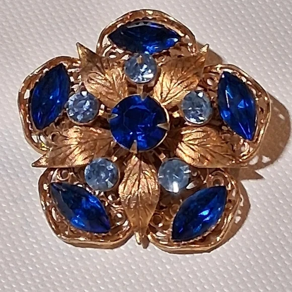 * Vintage Peacock Blue Rhinestones Flower Pin Brooch