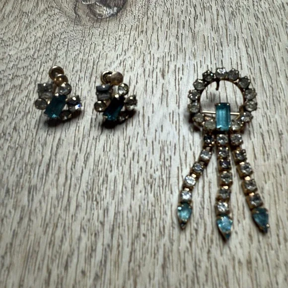 Vintage 12K M&S Gold Filled SET Screw Back‎ Earrings and Brooch Aqua Clear