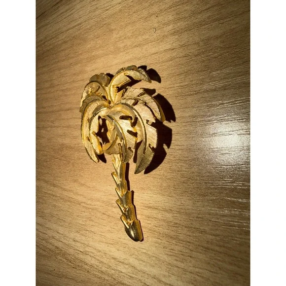 VINTAGE ESTATE GOLD TONE TROPICAL PALM TREE BROOCH PIN