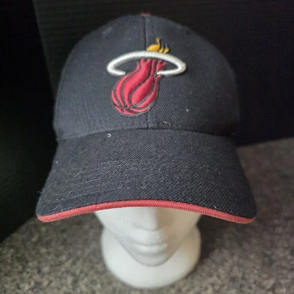 Adidas Miami Heat NBA Adjustable Baseball Cap Youth OSFM Black‎ Red Hat
