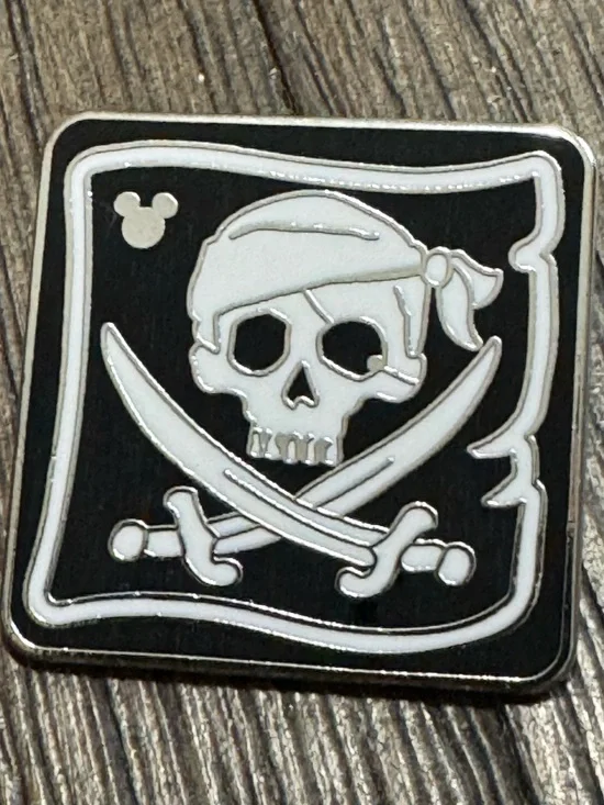 5/$25‎ Disney Treasure Cove Pirate Flag Pin